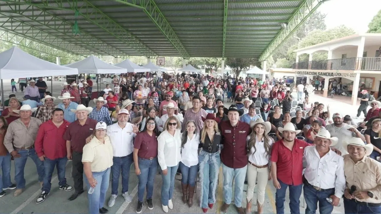 Durante su paso por el parque recreativo El Salto, el senador también subrayó la importancia de impulsar el progreso regional sin descuidar la protección del medio ambiente.