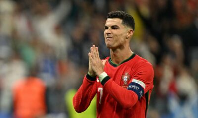 En la segunda mitad, Portugal intentó recuperar la ventaja e incluso celebró un gol de João Cancelo que fue invalidado por fuera de lugar tras la revisión del VAR