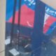 Las precipitaciones también impactaron la movilidad y diversas actividades masivas. En el Parque Fundidora, donde se realiza el Fan Fest del Mundial 2026, elementos de seguridad restringieron temporalmente la salida de asistentes para evitar riesgos ante la tormenta.