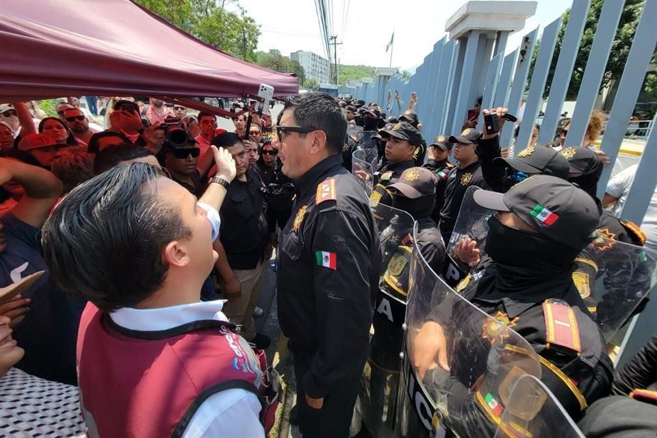 En respuesta a la protesta, Servicios de Agua y Drenaje de Monterrey emitió un comunicado en el que aseguró que el servicio de agua potable en García opera actualmente de manera regular