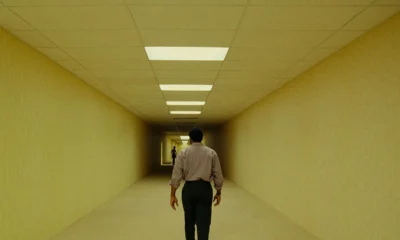 El impacto de "Backrooms" también permitió a Parsons convertirse en el director más joven en alcanzar el primer lugar de la taquilla mundial, superando la marca que mantenía Josh Trank desde 2012 con "Chronicle".