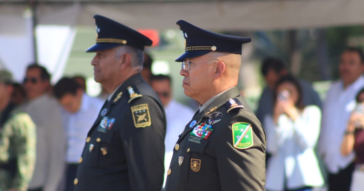 El General de División de Estado Mayor, Héctor Ávila Alcocer, asumió la Comandancia del Ejército mexicano luego de desempeñarse durante los últimos meses al frente de la III Región Militar, con sede en Mazatlán,