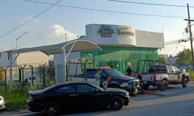 El atraco fue cometido alrededor de las 16:37 horas por al menos dos hombres armados que ingresaron al establecimiento cuando únicamente se encontraban dos empleados