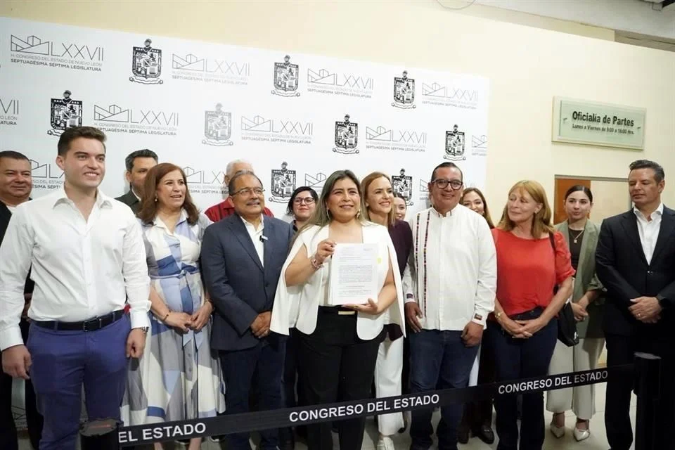 La dirigente estatal de Morena, Anabel Alcocer, señaló que esperan que el Poder Legislativo dé trámite expedito a la solicitud y analice el caso conforme a la ley