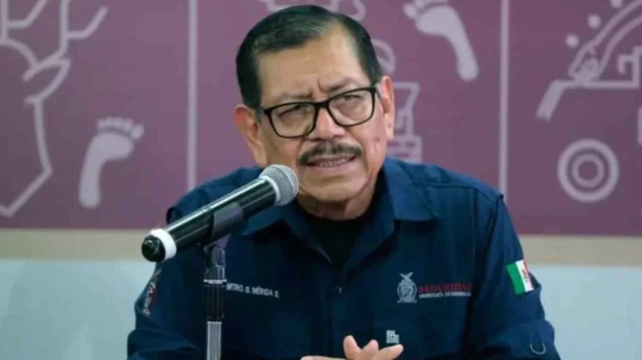 De acuerdo con las autoridades estadounidenses, Mérida Sánchez habría mantenido presuntos vínculos con integrantes del Cártel de Sinaloa, particularmente con la facción conocida como “Los Chapitos”.