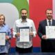 Durante la firma del acuerdo, el alcalde Mauricio Farah destacó que la preparación constante del personal municipal es una prioridad para su administración, al considerar que una ciudad con altos niveles de participación ciudadana y educación requiere funcionarios altamente capacitados.