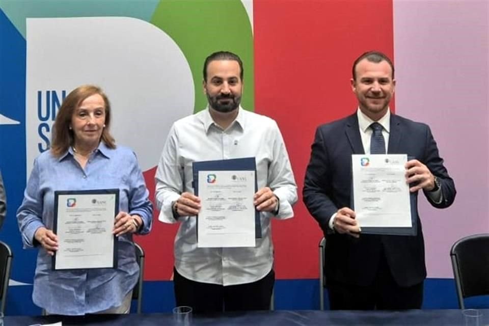 Durante la firma del acuerdo, el alcalde Mauricio Farah destacó que la preparación constante del personal municipal es una prioridad para su administración, al considerar que una ciudad con altos niveles de participación ciudadana y educación requiere funcionarios altamente capacitados.