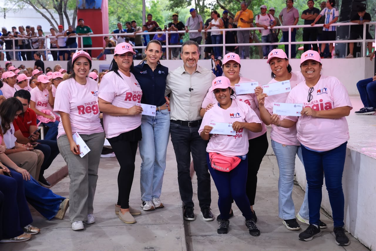 La presidenta del DIF, agradeció a nombre de las ciudadanas que este beneficio siga vigente e invitó a las asistentes a aprovechar los servicios de la Institución como Maneja Seguro, Rampas que Resuelven, Reconstrucción de seno y muchos otros.