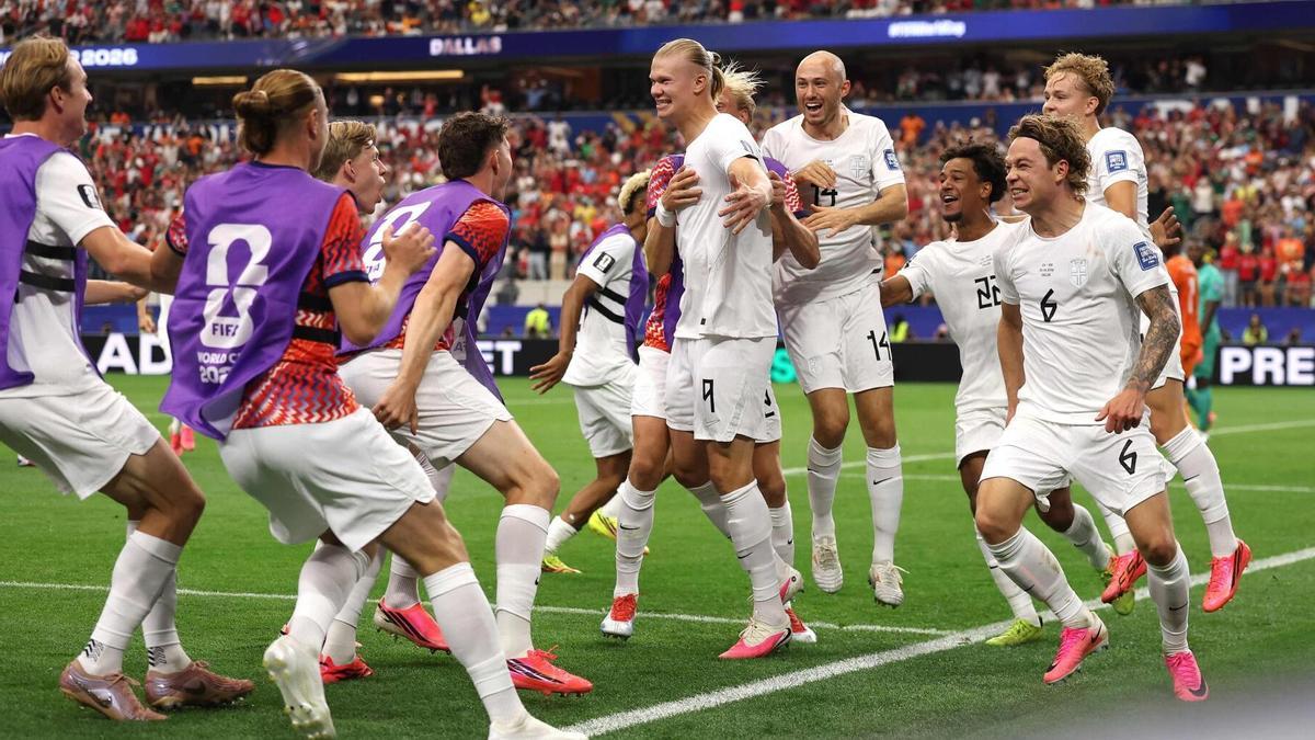 Los africanos intentaron generar peligro por las bandas y mediante jugadas a balón parado, pero la defensa noruega respondió con solidez para mantener la diferencia hasta el silbatazo final y sellar el boleto a la siguiente fase.