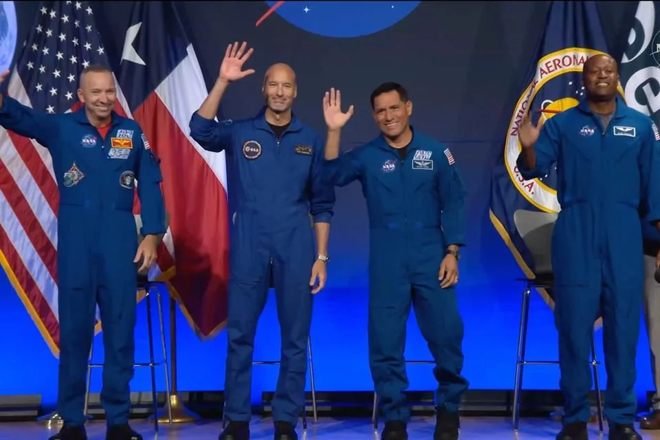Durante la presentación, la agencia espacial estadounidense informó que trabajará en coordinación con empresas privadas como Blue Origin, fundada por Jeff Bezos