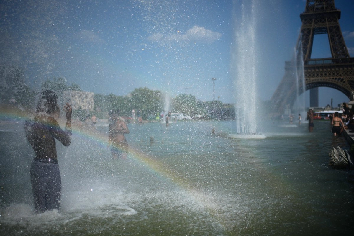 La ola de calor también afecta con fuerza a los Balcanes y Europa del Este. Croacia, Bosnia-Herzegovina, Rumanía, Bulgaria, Hungría y Austria reportan temperaturas inusualmente elevadas para junio