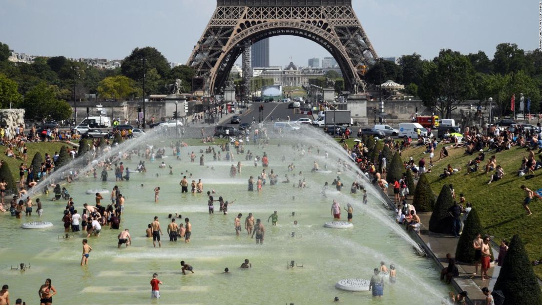 En Alemania también se registraron incidentes en zonas acuáticas, mientras que miles de personas buscan refugio en espacios públicos para mitigar las altas temperaturas.
