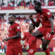 Los cambios realizados por el técnico dieron resultado y Canadá comenzó a dominar las acciones, encerrando a Bosnia en su propio campo durante los últimos minutos.
