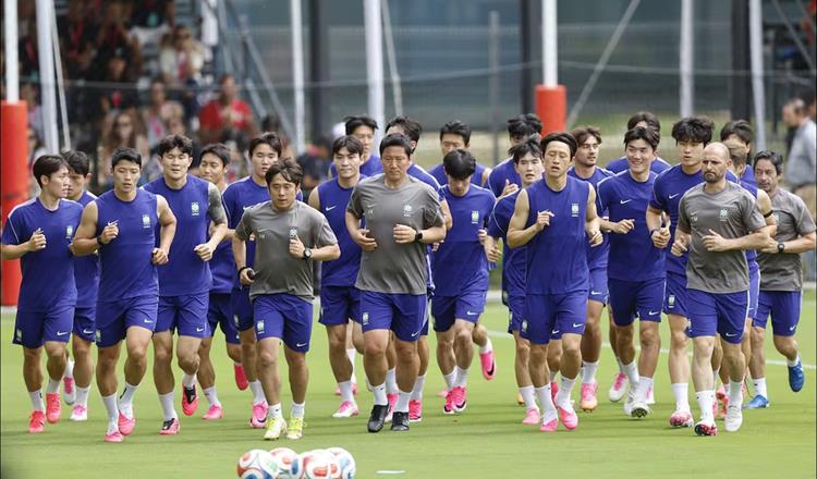 La federación surcoreana señaló que el dron cayó fuera del centro de entrenamiento, pero cuando oficiales y representantes acudieron a recuperarlo ya no se encontraba en el lugar.