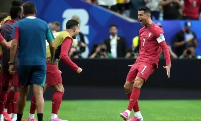 Apenas al minuto 6 del encuentro, CR7 aprovechó un centro por la banda y definió dentro del área para abrir el marcador a favor de la selección lusitana.