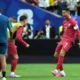 Apenas al minuto 6 del encuentro, CR7 aprovechó un centro por la banda y definió dentro del área para abrir el marcador a favor de la selección lusitana.
