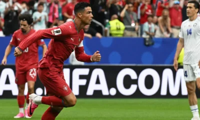 En la segunda mitad, Portugal mantuvo el control del partido y aumentó la diferencia con un autogol del arquero Abduvokhid Nematov al minuto 59