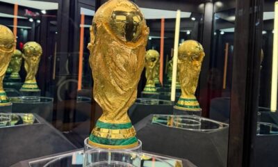 La ceremonia de presentación contó con la participación de figuras históricas del futbol como Hugo Sánchez y Roberto Carlos, campeón del mundo con Brasil en 2002, además de autoridades capitalinas encabezadas por Clara Brugada.