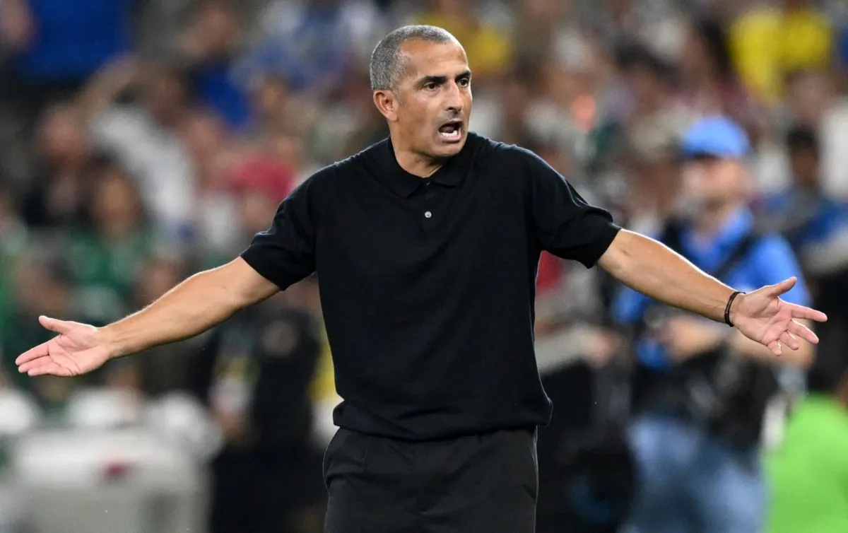La situación de Lamouchi ya era delicada antes del Mundial debido a los discretos resultados obtenidos desde su llegada en enero y a las derrotas sufridas en los partidos de preparación.