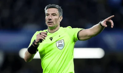 El árbitro esloveno se caracteriza por permitir un juego fluido y mantener un criterio que favorece la continuidad de las acciones, aunque sin perder el control disciplinario cuando el partido lo requiere.