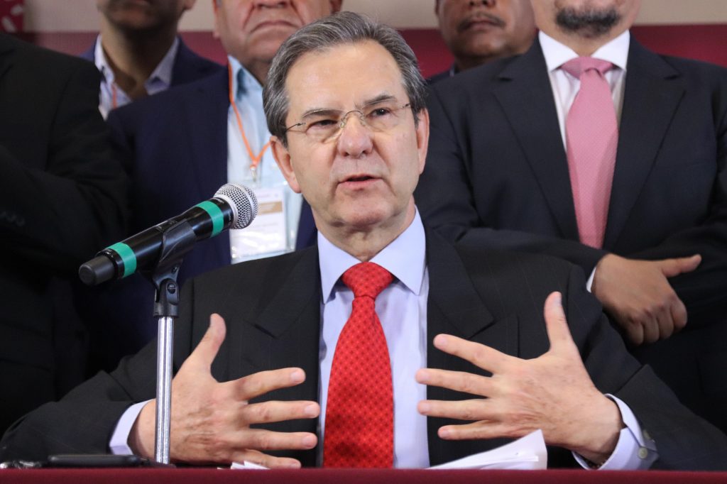Esteban Moctezuma es licenciado en Economía por la UNAM y maestro en Desarrollo por la Universidad de Cambridge
