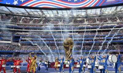 La ceremonia comenzó con un mensaje que destacó la identidad y diversidad estadounidense, seguido por la actuación de la cantante Tyla y el rapero Future, quienes interpretaron "Game Time" frente a una gigantesca réplica del trofeo de la Copa del Mundo.