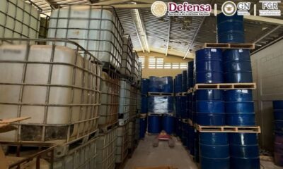 En una operación distinta, la Secretaría de Marina aseguró 270 kilogramos de cocaína distribuidos en 268 paquetes dentro de un contenedor en el puerto de Manzanillo, Colima.