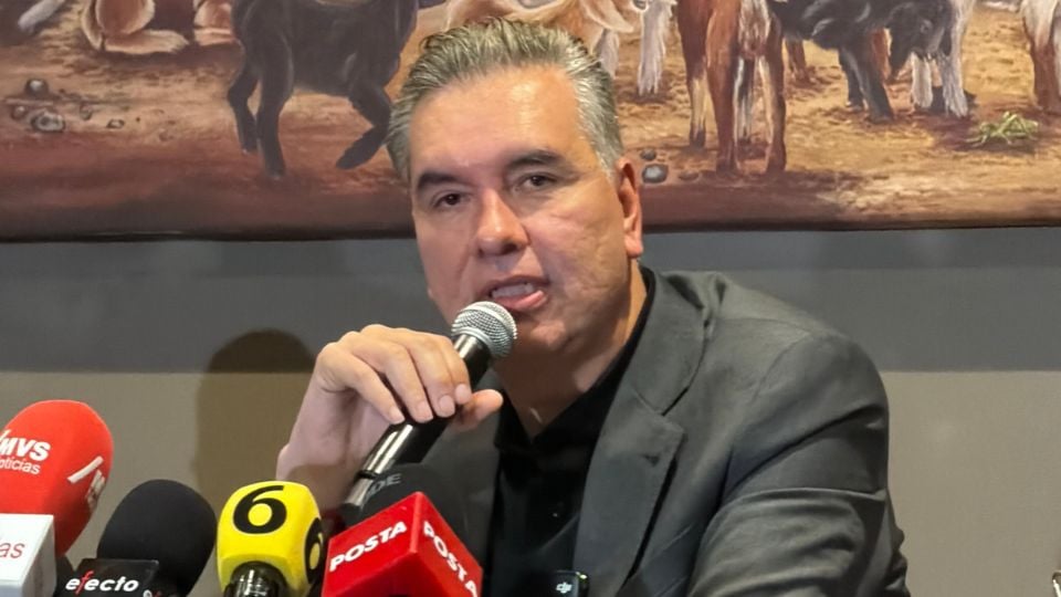 El morenista argumentó que los casos de los exgobernadores Jaime Rodríguez Calderón y Samuel García demostraron que este tipo de decisiones afectan la continuidad de los proyectos de gobierno y generan consecuencias para la ciudadanía.