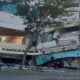 El aeropuerto internacional de la ciudad suspendió temporalmente operaciones y canceló 17 vuelos nacionales mientras se evaluaban los daños.