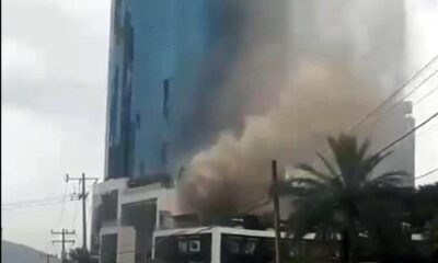 El reporte fue recibido alrededor de las 13:45 horas en el complejo ubicado sobre las avenidas Lázaro Cárdenas y Diego Rivera.