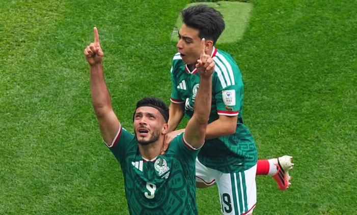 México mantuvo la presión durante el resto de la primera mitad y estuvo cerca de ampliar la diferencia con llegadas de Quiñones y Raúl Jiménez, aunque el poste evitó nuevas anotaciones antes del descanso.