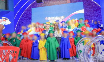 Los infantes hicieron un álbum con sus dibujos y mensajes de agradecimiento que regalaron al final de la ceremonia a la presidenta del DIF, quien se manifestó emocionada por ver el crecimiento de los pequeños regiomontanos.