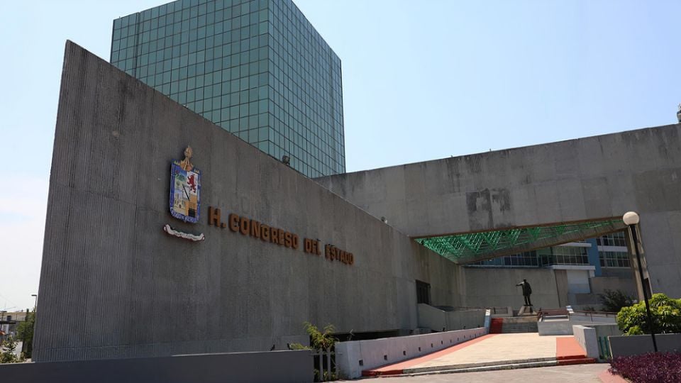 Movimiento Ciudadano presentó una iniciativa para que el actual gobernador y futuros mandatarios estatales puedan separarse del cargo hasta por 180 días únicamente con dar aviso al Congreso local.