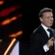 Durante este periodo, Luis Miguel habría contado con el acompañamiento de su pareja, la diseñadora española Paloma Cuevas, con quien mantiene una relación desde hace más de cuatro años.