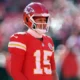 Mahomes había firmado en 2020 un histórico contrato por 10 años y 450 millones de dólares, pero el nuevo ajuste eleva el valor total del acuerdo a 504.75 millones de dólares.