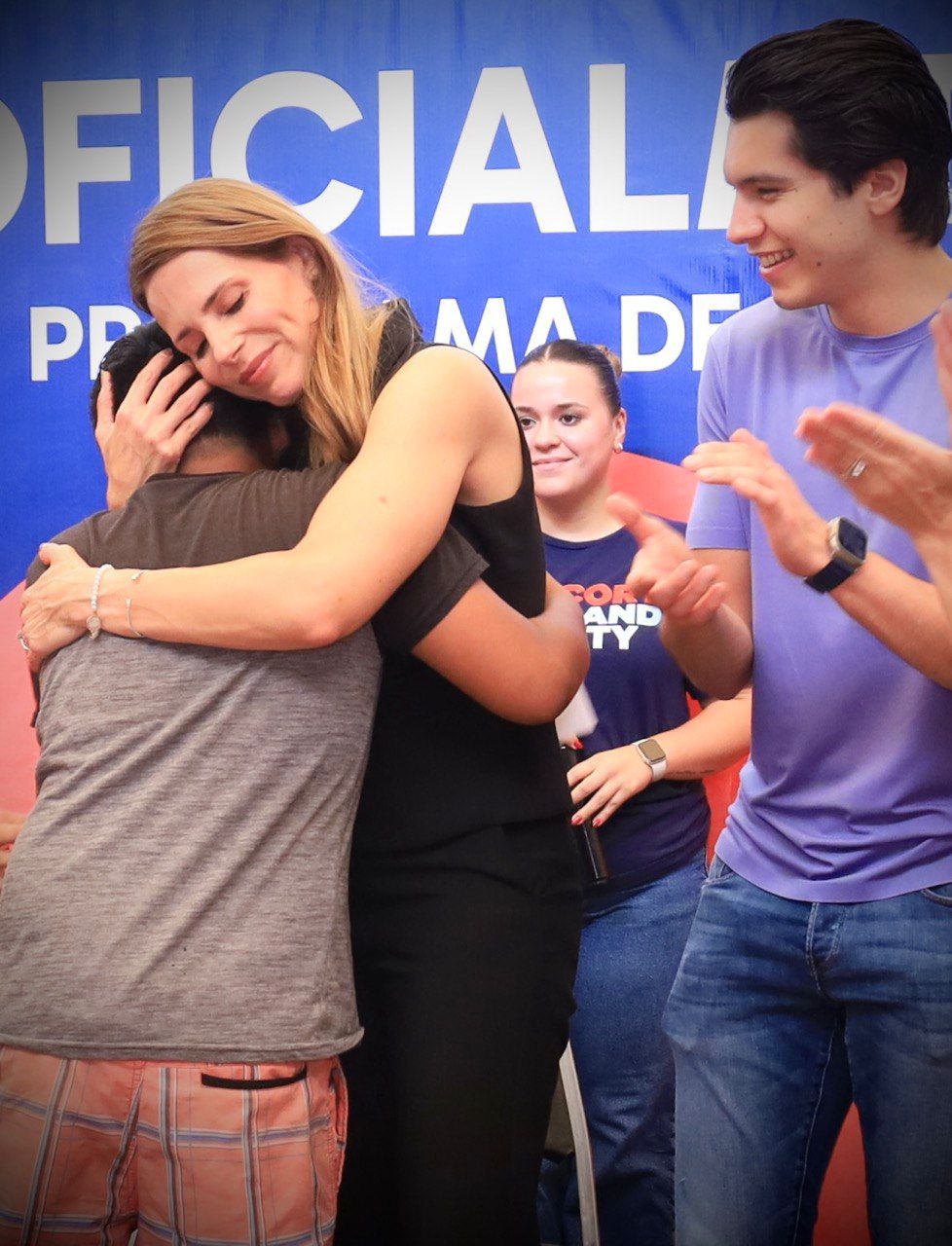 La presidenta del DIF Monterrey, Gaby Oyervides encabezó la entrega de las actas correspondientes y destacó que cada registro representa una oportunidad para mejorar la calidad de vida de quienes la reciben.