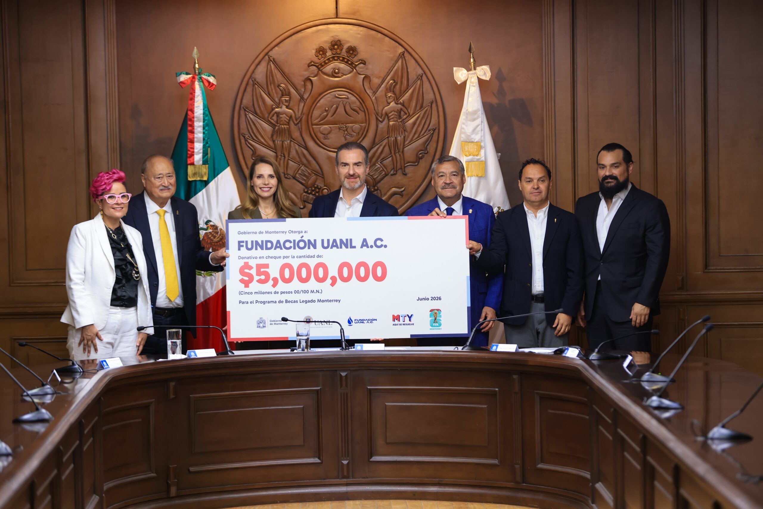 El Municipio aporta recursos para las becas que otorgará la Federación de Futbol junto con la UANL a jóvenes universitarios.