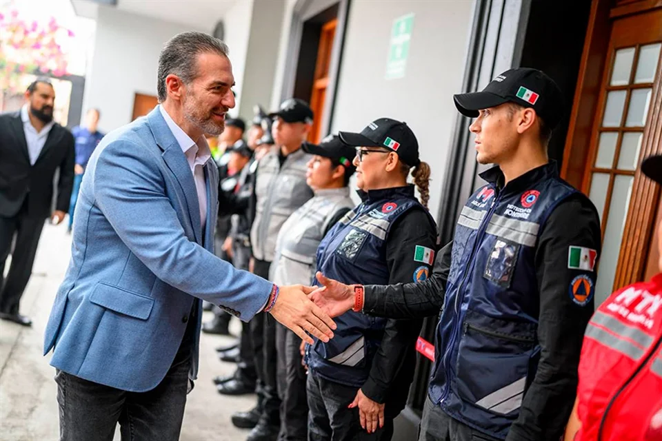 El dispositivo contará además con patrullas, motocicletas, bicicletas, torres de vigilancia, cámaras, drones, ambulancias y unidades de emergencia para brindar respuesta inmediata ante cualquier incidente durante los eventos relacionados con el Mundial.