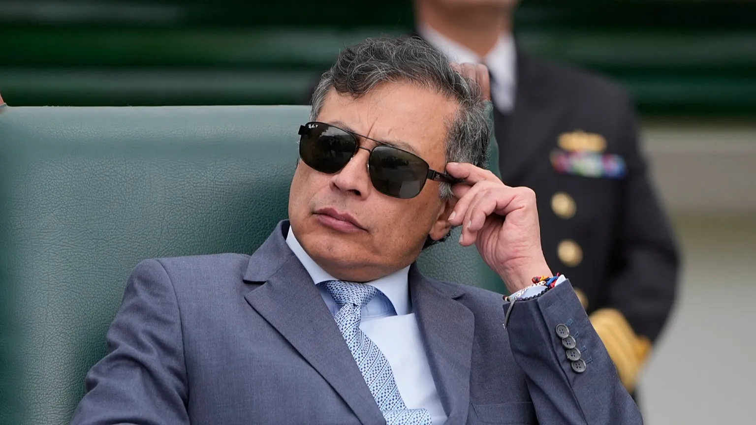 El representante Alejandro Ocampo afirmó que no se ha tomado ninguna decisión contra el Presidente, mientras que el ministro del Interior, Armando Benedetti, sostuvo que la comisión carece de facultades para suspenderlo