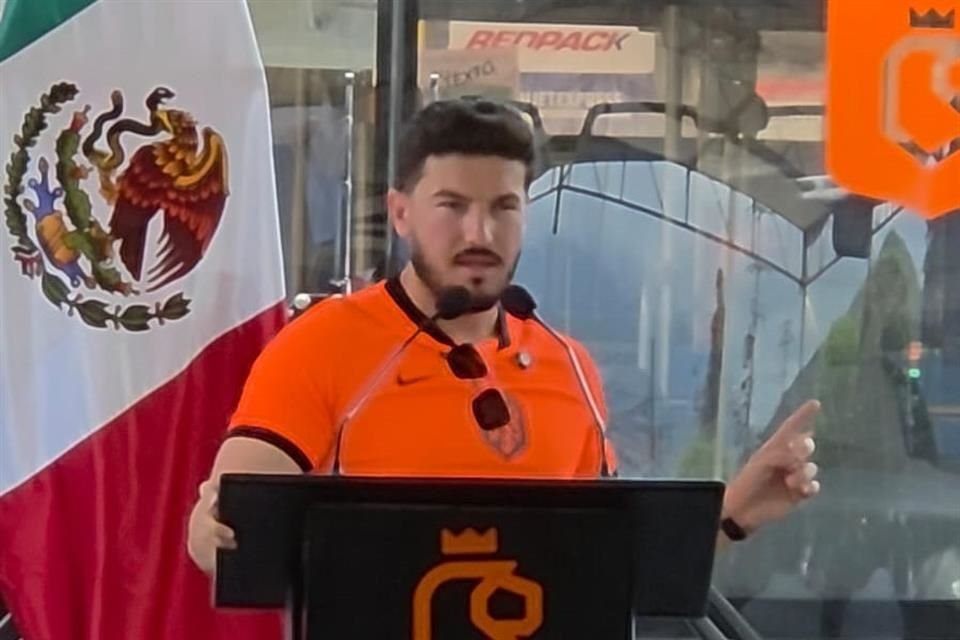 Además, el gobernador invitó a los asistentes a seguir las redes sociales de Mariana Rodríguez para conocer las actividades relacionadas con el Fan Fest del Mundial