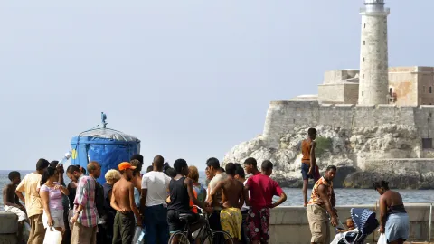 La gobernadora de Quintana Roo, Mara Lezama, informó que el sismo se registró aproximadamente a 104 kilómetros al oeste-noroeste de Mantua, Cuba.
