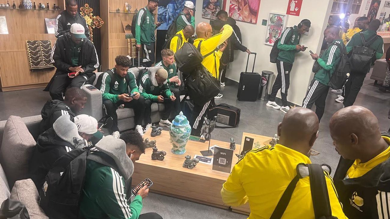 Tras su llegada, la delegación fue trasladada bajo un fuerte operativo de seguridad a la ciudad de Pachuca, donde establecerá su campamento en la Universidad del Futbol y Ciencias del Deporte.