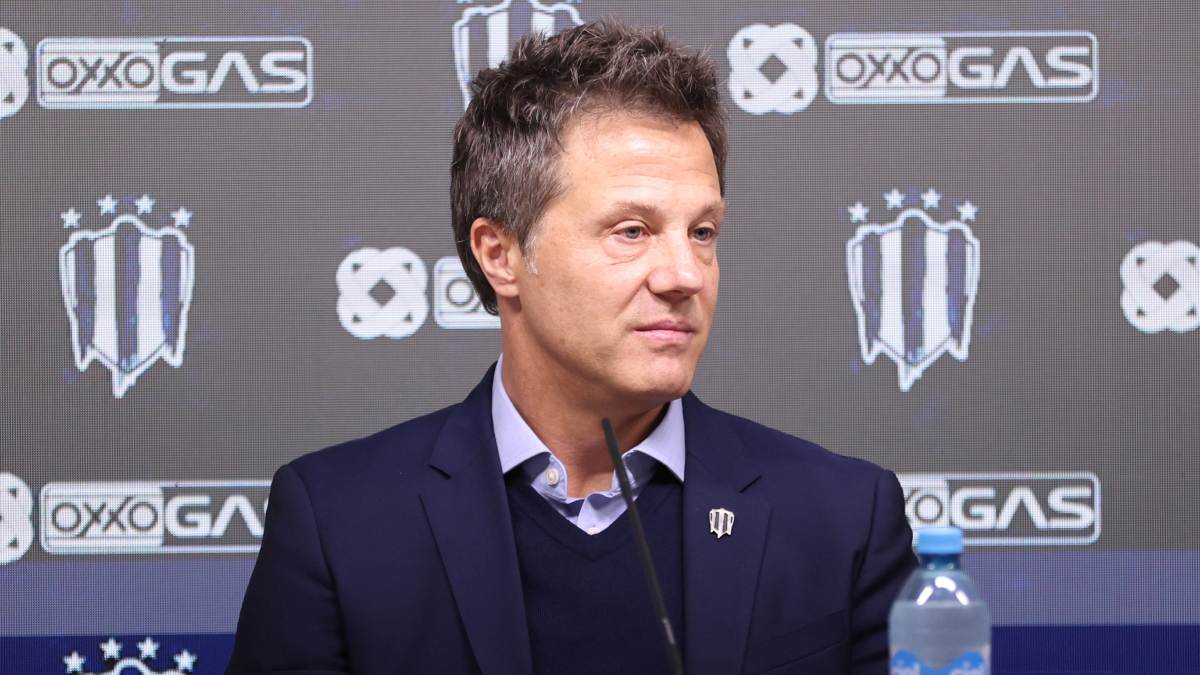 Según el ex directivo, esa percepción ha contribuido a generar una presión constante sobre futbolistas, entrenadores y directivos, creando un entorno donde cada torneo parece una obligación de conquistar.