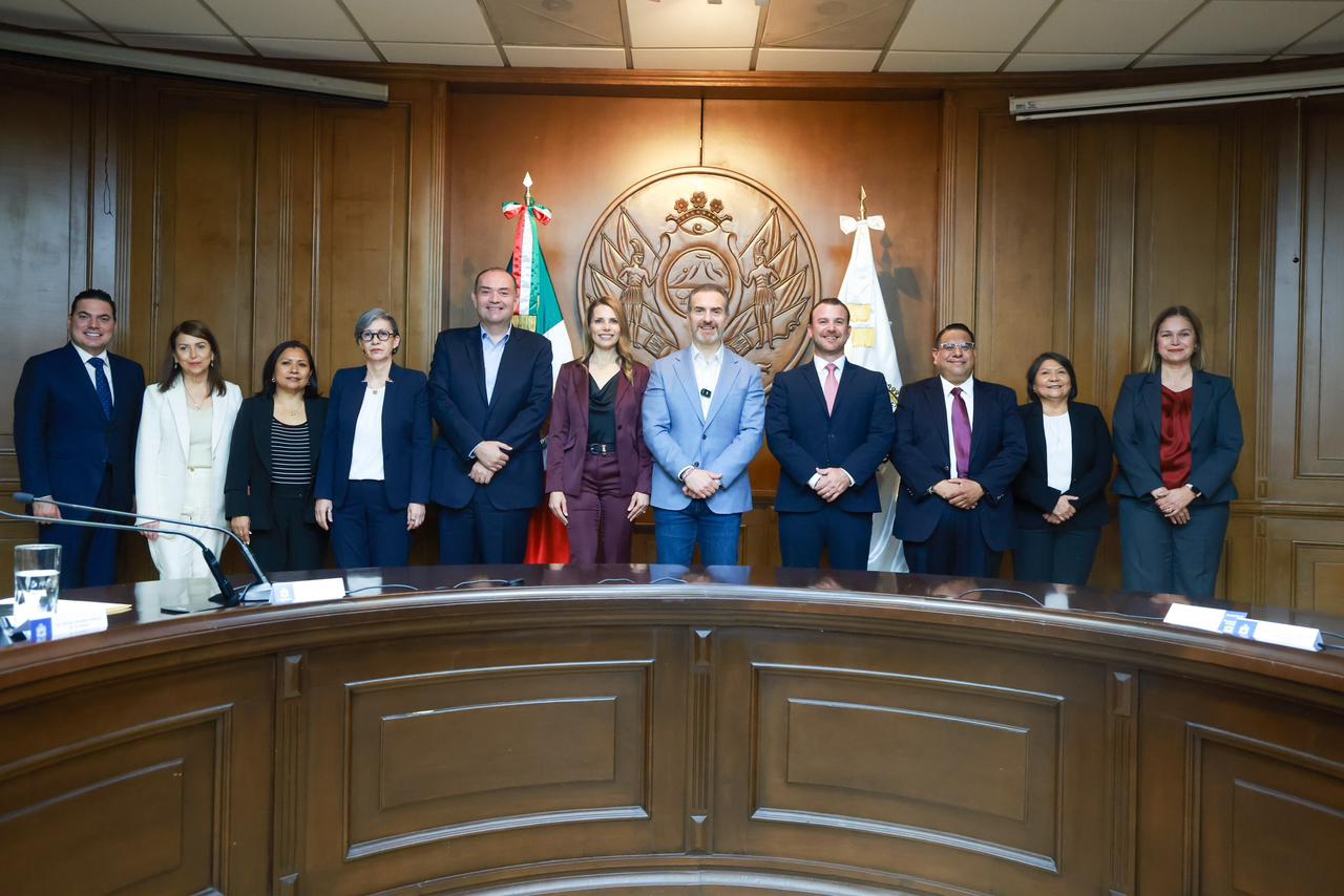 Se busca fomentar la capacitación y profesionalización de los servidores públicos municipales a través de los programas académicos de dicha escuela, mediante el otorgamiento de becas y apoyos educativos.