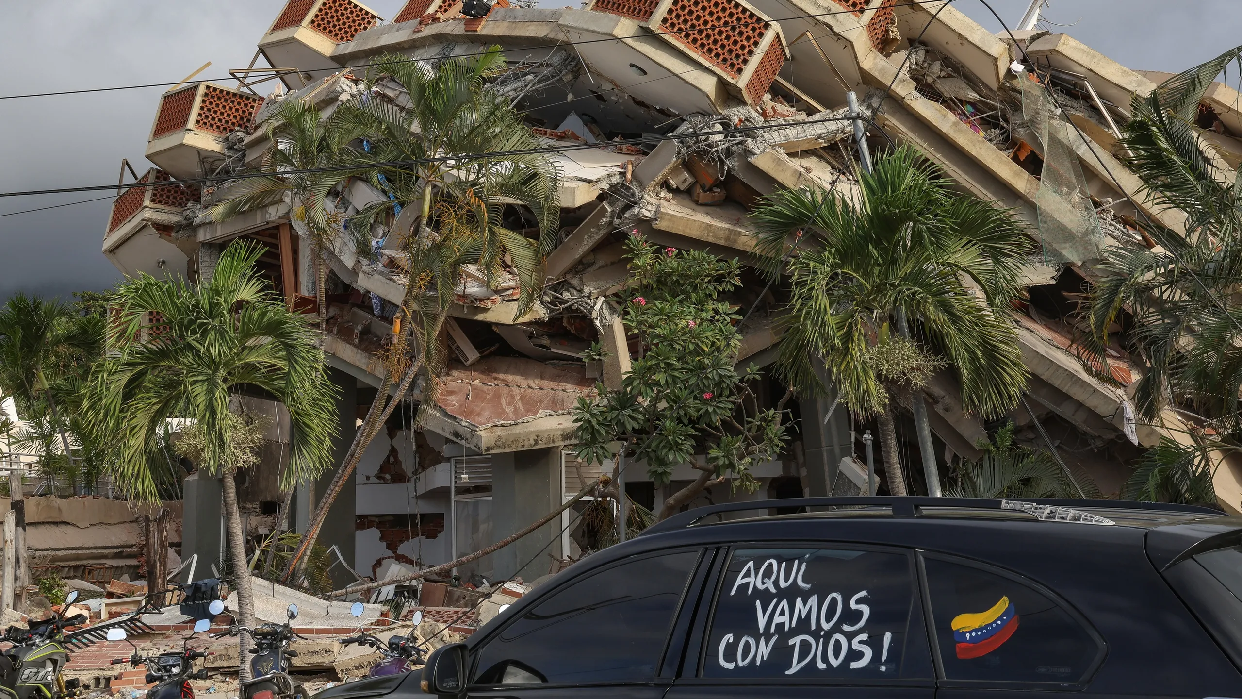 Hasta el momento se han contabilizado 855 edificios afectados, de los cuales 189 colapsaron por completo.