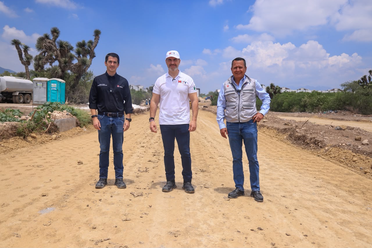 Durante la supervisión, Adrián de la Garza destacó que el Circuito Vial Poniente permitirá mejorar la conectividad metropolitana al enlazar distintos municipios mediante una alternativa a Paseo de los Leones