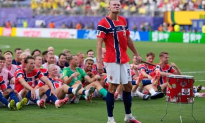 El llamado "Viking Row" nació como una celebración de los aficionados y rápidamente fue adoptado por los propios futbolistas de Noruega tras sus victorias.