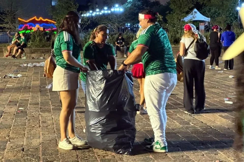 Decenas de personas colaboraron con el personal de limpieza del Municipio de Monterrey