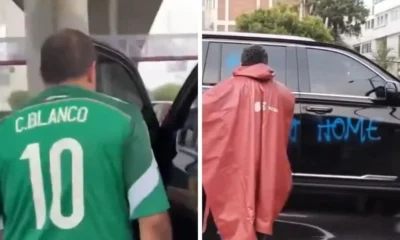Blanco descendió brevemente del vehículo vestido con el jersey de la Selección Mexicana y encaró por unos instantes a algunos de los manifestantes