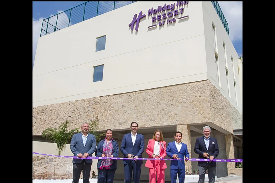 El alcalde David de la Peña aseguró que el inicio de operaciones del hotel representa una muestra de confianza en Santiago como un destino seguro, competitivo y con capacidad para recibir eventos nacionales e internacionales.